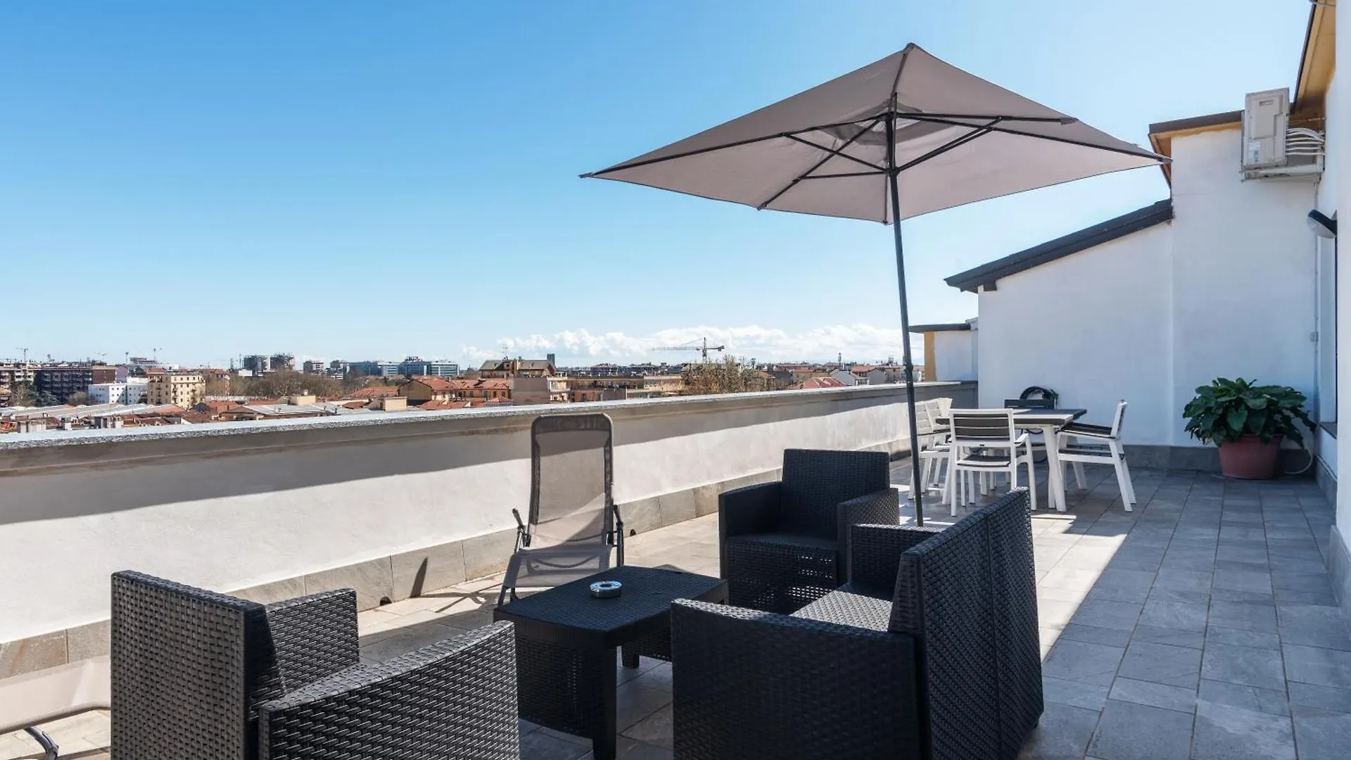 Easyhomes - Navigli Terrace Milan