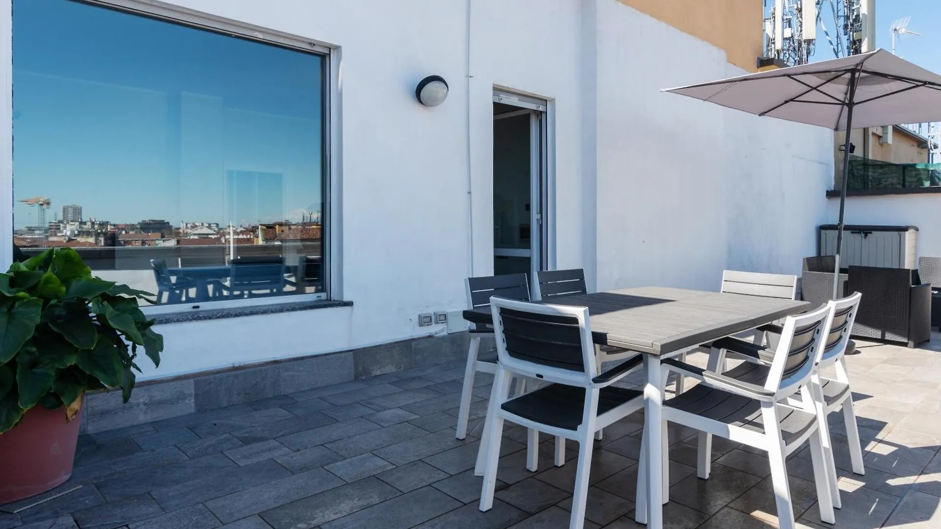 Apartment Easyhomes - Navigli Terrace Milan Italy