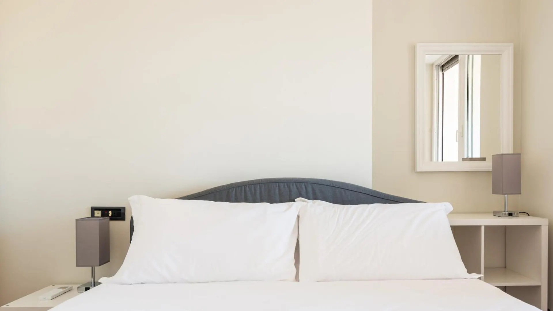 Easyhomes - Navigli Terrace Milan 0*,