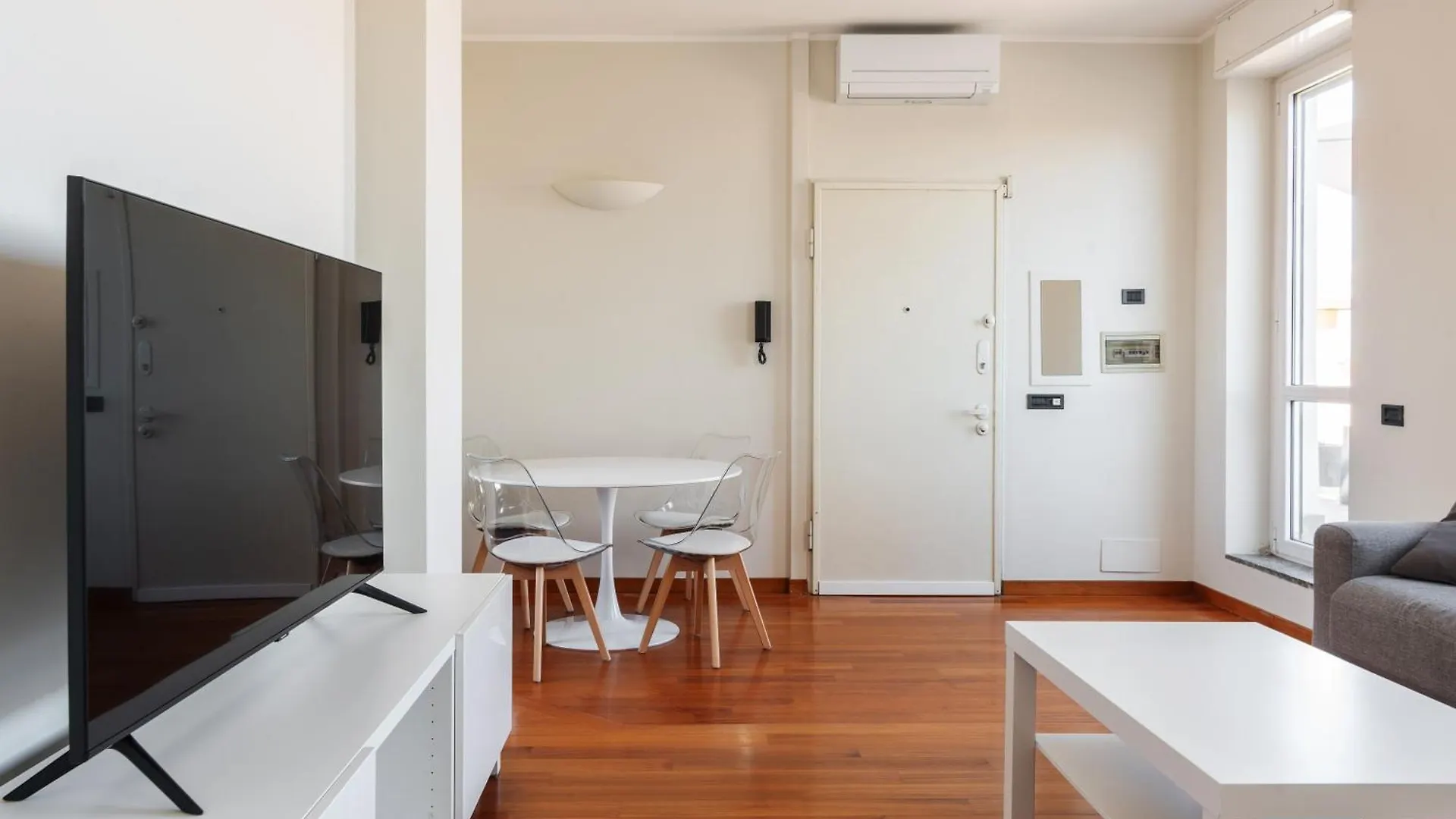 Easyhomes - Navigli Terrace Milan Apartment